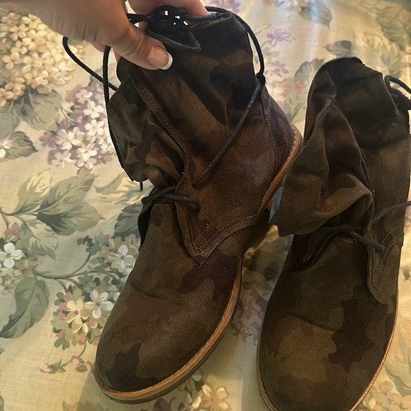 Camouflage boats - Picture 3 of 3